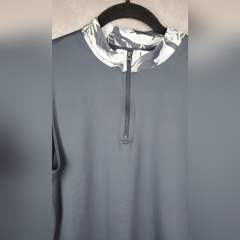 Tommy Bahama Golf Lightweight 3/4 zipper Sleevless Women's Top SZ L - Picture 2 of 10